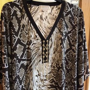 Gorgeous snake print flowy blouse